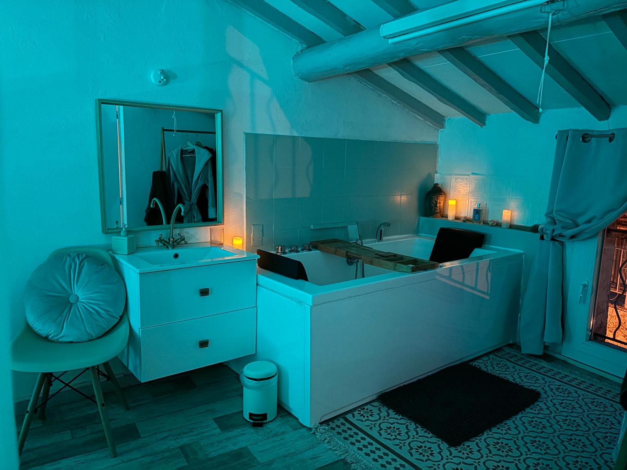 Love Appart Balneo Jacuzzi Romantique Insolite Le Barroux Zewnętrze zdjęcie